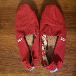 Toms red size 8